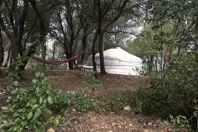 Image de Yourte dans la campagne Aixoise