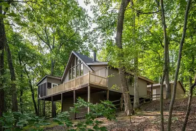 Image de Cozy & Colorful Cabin at The Woods Resort (pet friendly! )