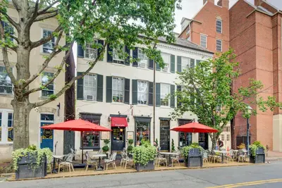 Image de Heart of Old Town! Historic 2 Br! Walk to King St