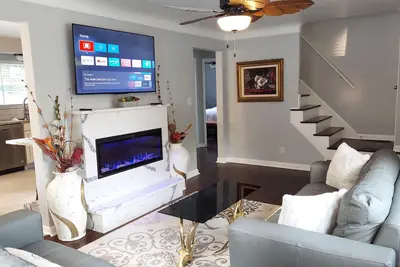 Image de Opulent 5 Bdrm, Sleeps 16+, Minutes From Downtown!