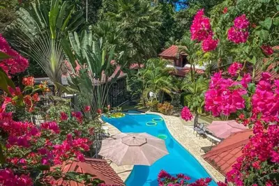 Image de A boutique jungle oasis! Spacious villa with resort amenities.