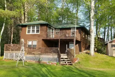 Image de Lakefront! 3br, 2. 5 Bath, decks, dock, grill, fire pit, boats, dog friendly \n\n\n