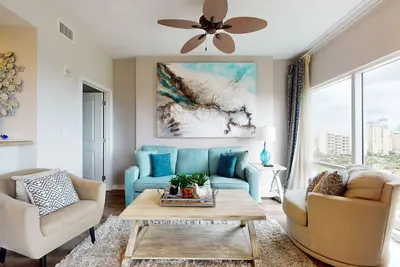 Image de Bright city & ocean view condo with pool, hot tub, grill, gym, balcony, & W/D