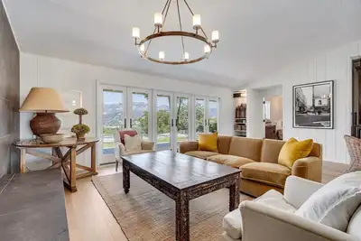 Image de Spectacular vineyard & mountain views with pool. Monthly