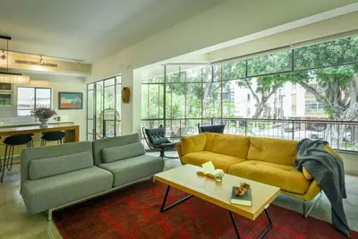 Spacious & Green 3br Apt w Balcony in City Center