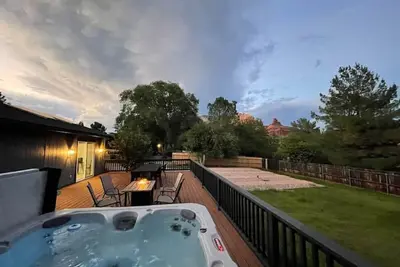 Image de Uptown Vacation Villa with Spa & Incredible Views!