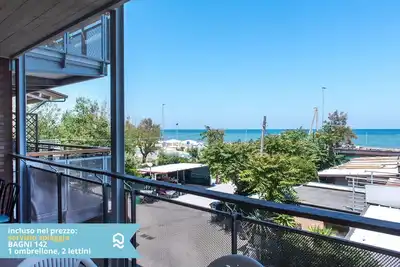Se002 - Senigallia, seafront one bedroom apartment with beach