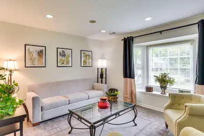 Image de Charleston Vacation Rental with Yard!