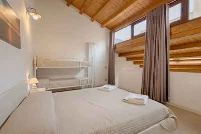 The Little Casket - Comfy & Central Studio x5