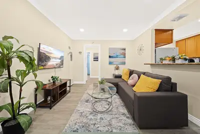 Image de Cozy & Serene ~ 12mins to Downtown La