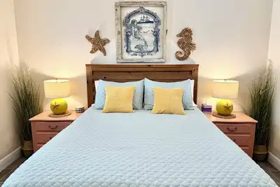 Image de Cozy, Coastal Cottage in Art District