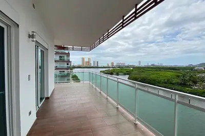 Elegant 2 bedroom condo with pool