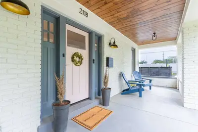 Image de Remodeled Midtown Home - family sized with deck