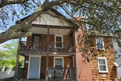 Image de The Bay and Sea out your front door! Steps from the Chesapeake Bay and ocean.