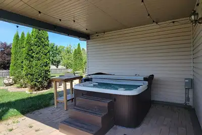 Image de Spacious, modern home just 12 minutes from Road America and outdoor adventures.