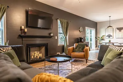 Image de Moody Midway -  Village Acres! Prime Location!