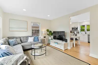 Image de Renovated Blue Haven beach retreat just 5 minute walk to beach