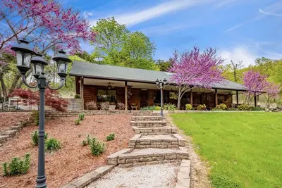 Image de Secluded Hillside Cabin on Historic working Farm