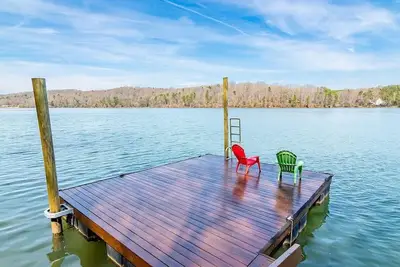 Image de Private, pet friendly lakefront house on Lake Lookout Shoals.