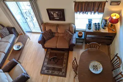 Image de Unique, Cute condo close to the lake