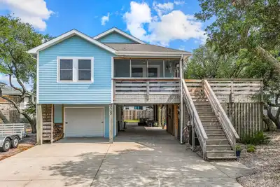 Image de 2-story dog-friendly home near beach with firepit, grill, fireplace, & foosball