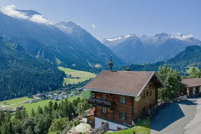 Image de Chalet dans les montagnes avec belle vue
