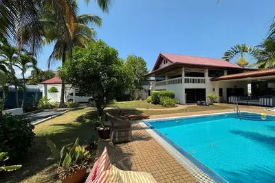 Image de Exquisite Vacation Rental for Big Group