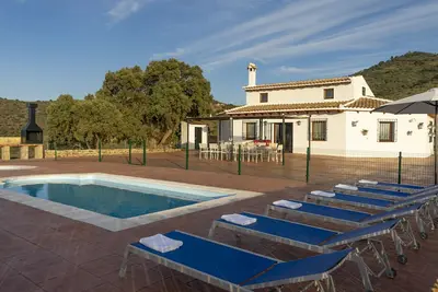 Image de Maison de campagne \"Mis Niñas\" avec vue sur les montagnes, piscine privée et Wi-Fi