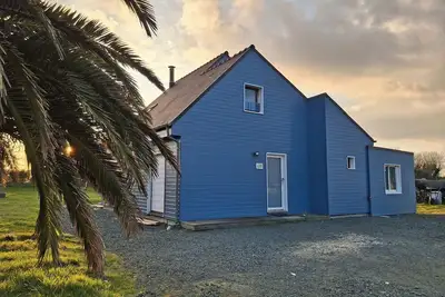 Maison 5 chambres  à 15mn a pieds de la  plage  sables blancs. Animaux acceptés