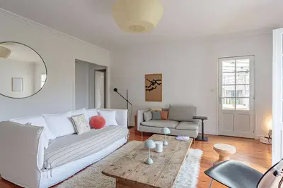 Image de Spacieux appart 3* à Biarritz, proche commerces, plage et centre, avec wifi et balcon