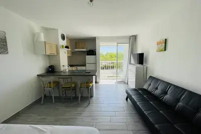 Image de Studio rénové, calme, proche plage et commodités, parking inclus