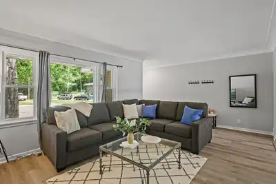 Image de 6br Home w public Lake Access 1. 8miles 2 Dt Wayzata, enjoy the lake year round!