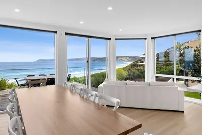 Image de Sunset Beach scape to this stunning beachfront retreat in peaceful Fairhaven