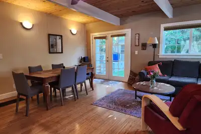 Image de Davis Downtown Charmer