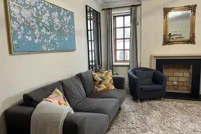 Image de Elegant and tranquil apartment in prime location. Beautiful landscaped gardens!