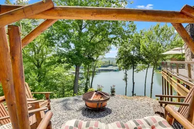 Image de Lakefront Paradise Island