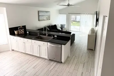 Image de Huge backyard/ playground / pets are Free! !