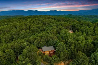 Image de Panoramic Mtn View! GameRm, FirePit, HotTub, Yard
