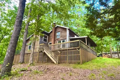Image de Cozy Cabin in the hills of Kentucky Lake. Family getaway or relaxing escape!