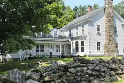 Image de 5-bed Colonial Berkshires Farmhouse, aka Grandaddy's House, Family Friendly home