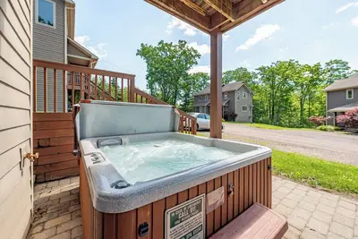 Image de Cozy Rustic Duplex w/ Hot Tub, Fireplace & Views