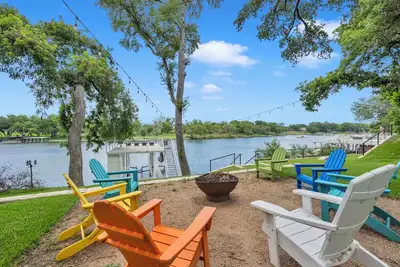 Image de Clen Oak Lodge-Open water home w/dock & slide!