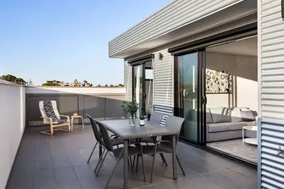 Image de Maximise Your Outdoor Living Experience in This Glorious 2 Bed 2 Bath Apartment