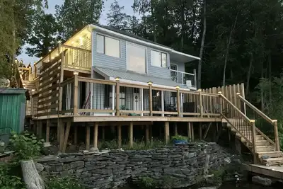 Beautiful Private Waterfront Cozy Cottage with private dock and fall colour view