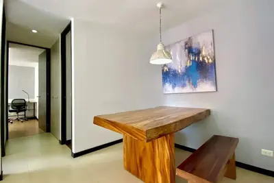 Image de Upper floor town with views and amenities