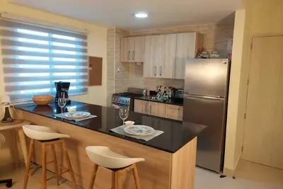 Image de Close to everything, great pool and super safe, look at everything there is. <br>