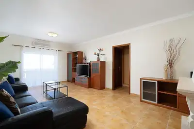 Comfy 4bdr Apartment in Portimão by LovelyStay