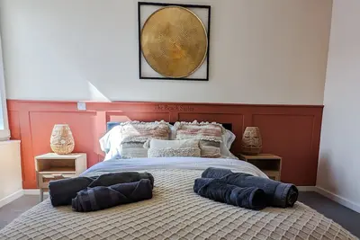 Image de Moderne-Vue mer-Appartement-Salle de bain privée séparée