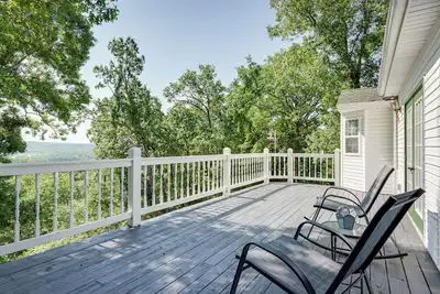 Image de Spacious Family Home Near Lake of the Ozarks!
