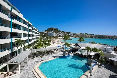 Image de Best Place to Unwind! Free Parking, Full Kitchen, Outdoor Pool, Beach Access!